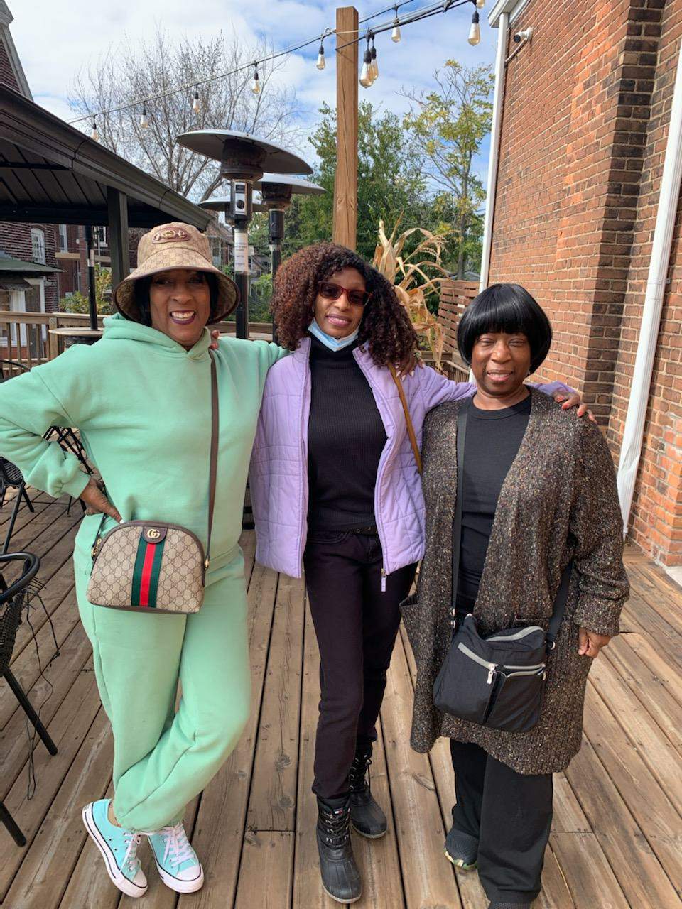 Katrina Smith, her sister Teresa (In Green) and her sister Sherita at Teresa's birthday celebration in 2022.