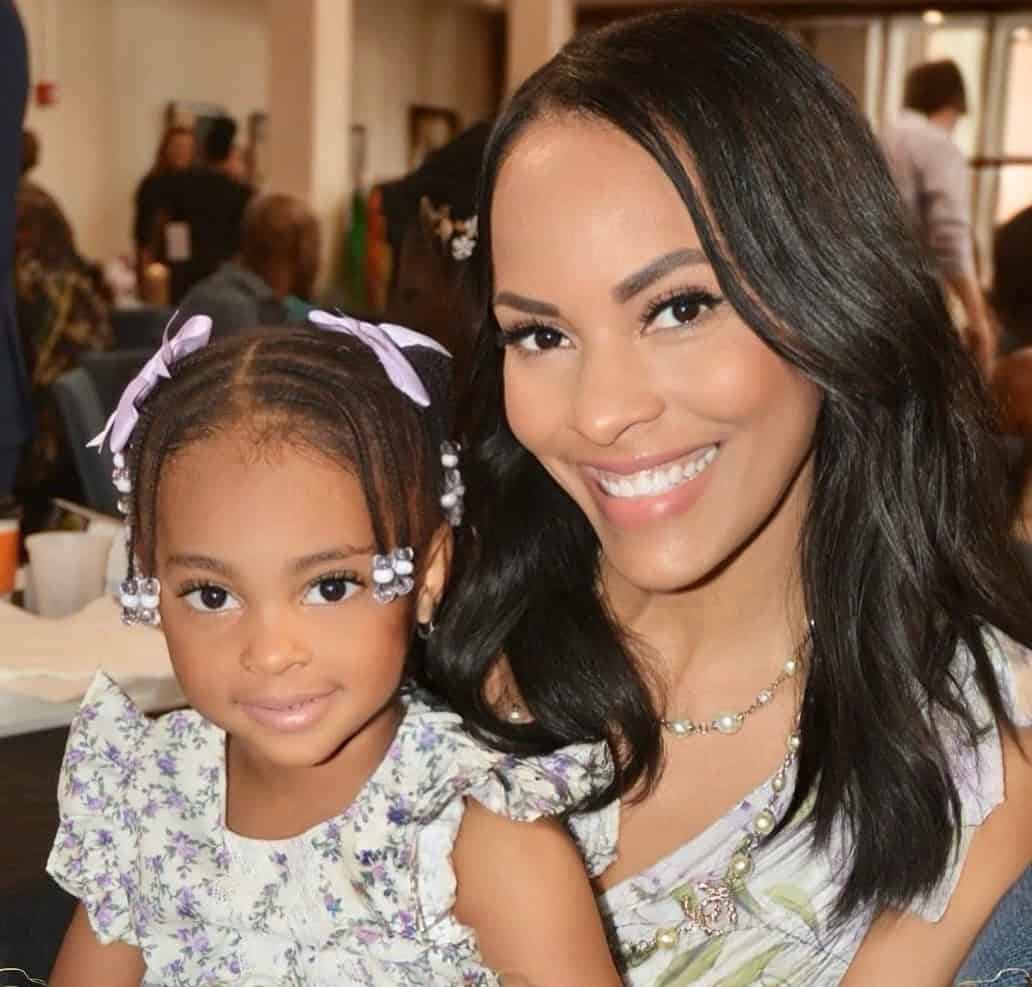 Alicia smiling with her daughter Journi